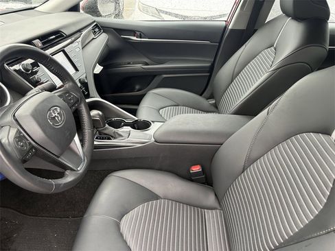 Used 2020 Toyota Camry SE image 8