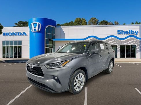 Used 2023 Toyota Highlander Limited image 4