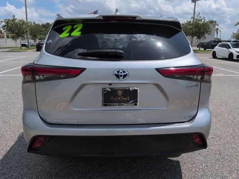 Used 2022 Toyota Highlander XLE FWD image 5
