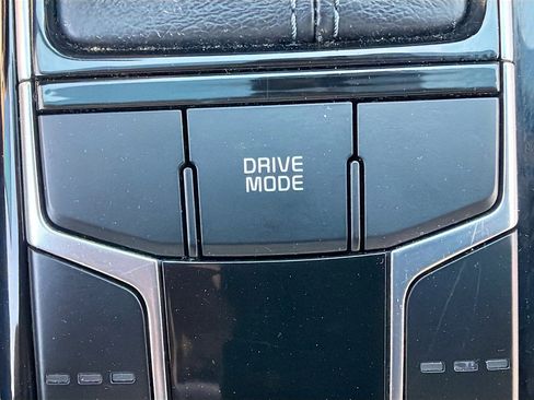 Used 2018 Kia Cadenza Premium image 28