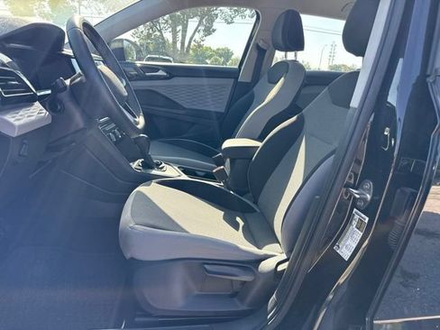 Used 2023 Volkswagen Taos S FWD image 5