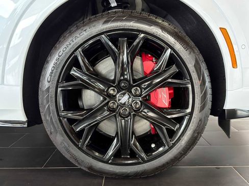 New 2026 Cadillac Optiq V w/ LPO, ONYX Package AWD/4WD image 5