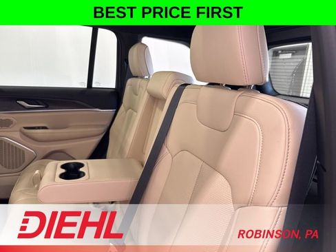New 2026 Jeep Grand Cherokee Limited w/ Luxury Tech Group II AWD/4WD image 18