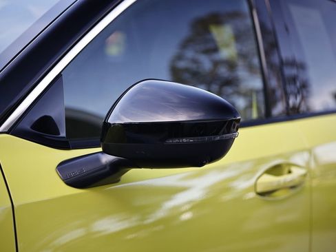 Used 2025 Nissan Kicks SR FWD image 11