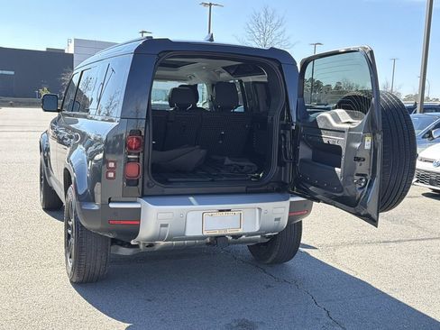 Used 2025 Land Rover Defender 110 S image 12