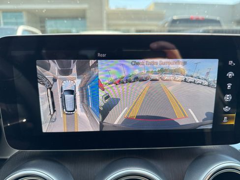 Used 2021 Mercedes-Benz GLC 300 4MATIC image 11