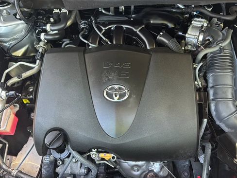 Used 2022 Toyota Highlander LE image 47