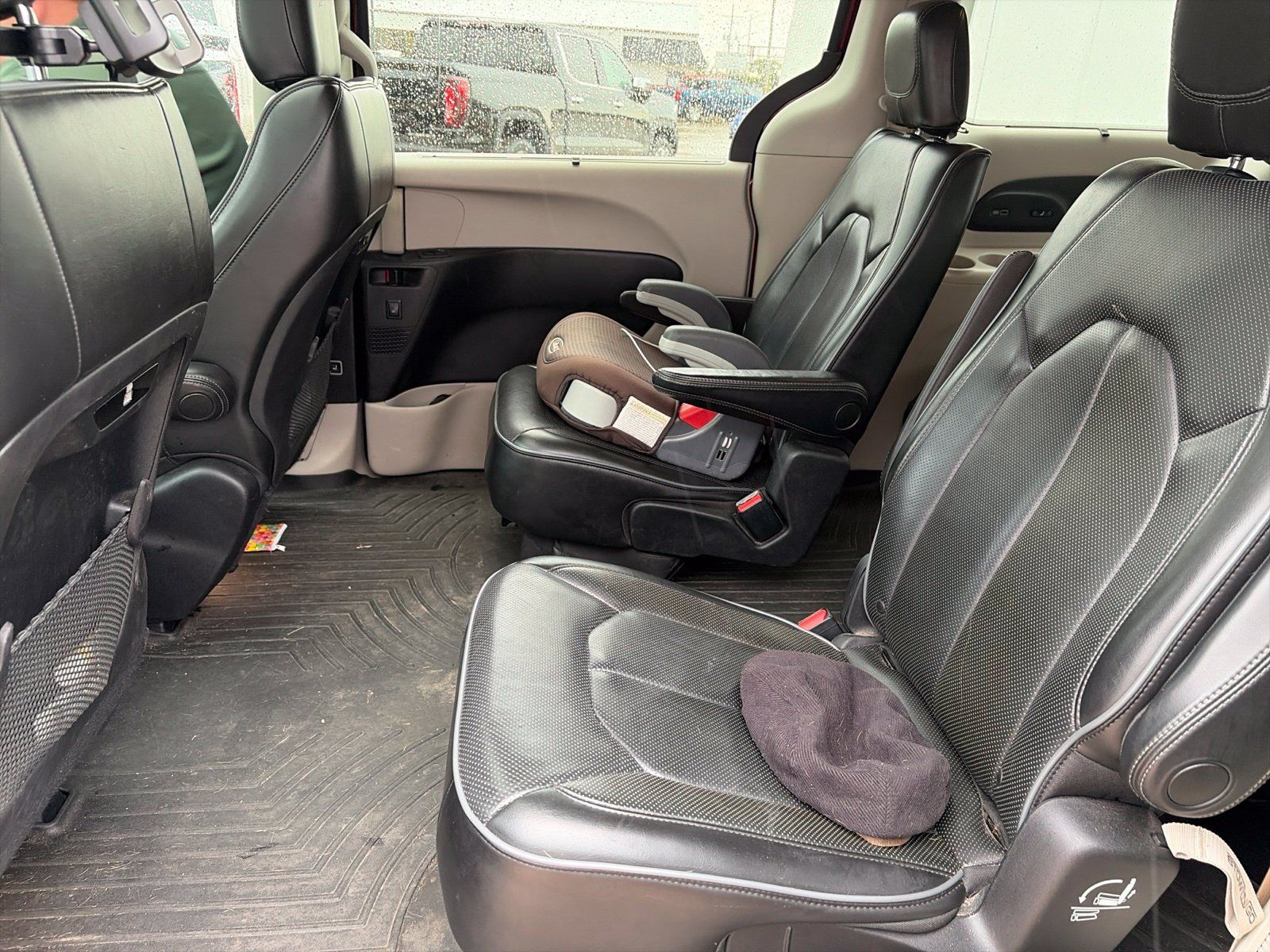 Used 2017 Chrysler Pacifica Limited FWD image 3