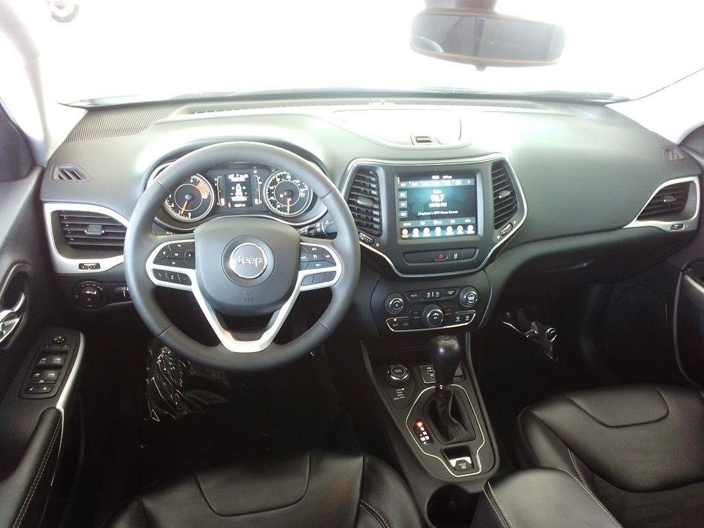Used 2022 Jeep Cherokee Latitude w/ Sun & Sound Group AWD/4WD image 7
