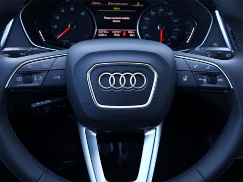 Used 2023 Audi Q5 2.0T Premium w/ Convenience Package image 19