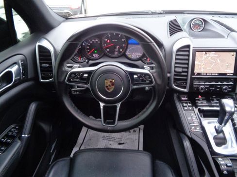 Used 2016 Porsche Cayenne Platinum Edition image 28