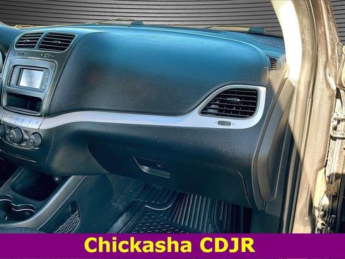 Used 2020 Dodge Journey SE image 25