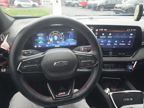 Used 2025 Chevrolet Equinox RS w/ Safety and Technology Package FWD image 17