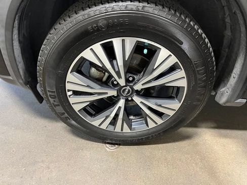 Used 2023 Nissan Rogue SV AWD/4WD image 30