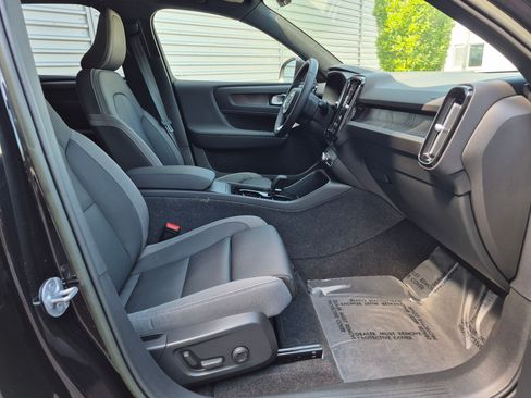 Used 2023 Volvo XC40 Recharge Plus AWD/4WD image 29