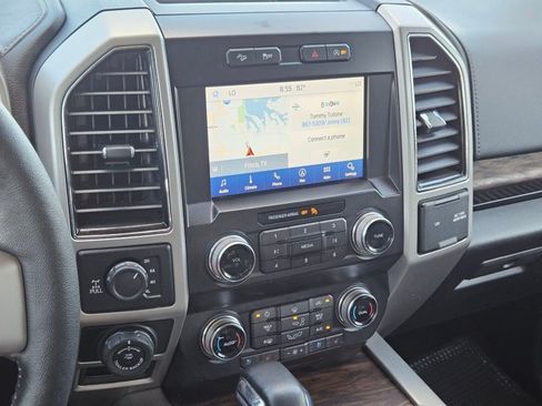 Used 2019 Ford F150 Lariat w/ Equipment Group 502A Luxury AWD/4WD image 13