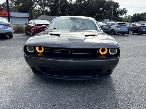 Used 2019 Dodge Challenger SXT image 8