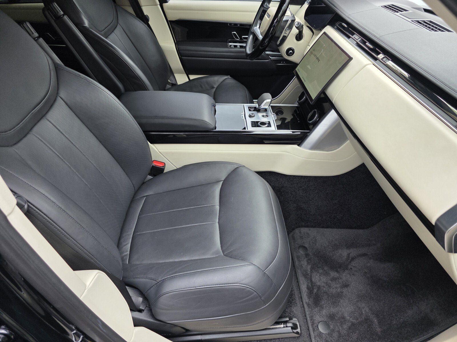 Used 2023 Land Rover Range Rover SE AWD/4WD image 3