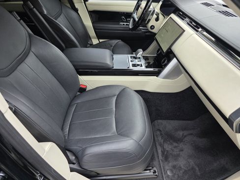 Used 2023 Land Rover Range Rover SE AWD/4WD image 3