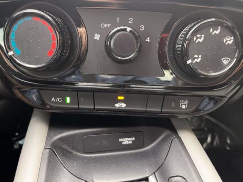 Used 2021 Honda HR-V LX image 18