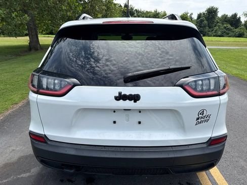 Used 2022 Jeep Cherokee Latitude AWD/4WD image 6