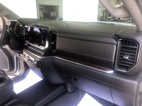 Used 2022 GMC Sierra 1500 SLT image 33