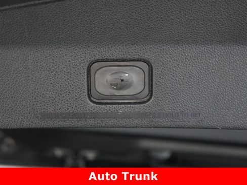 Used 2018 Ford Explorer XLT w/ Equipment Group 202A image 36