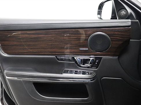 Used 2015 Jaguar XJ L Portfolio RWD image 45