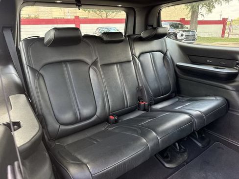Used 2024 Jeep Wagoneer Series III AWD/4WD image 31