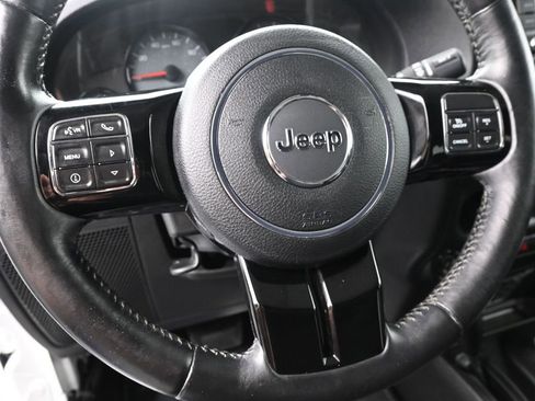 Used 2017 Jeep Wrangler Unlimited Sahara image 31