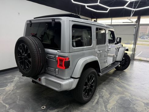 Used 2023 Jeep Wrangler Unlimited Sahara AWD/4WD image 5