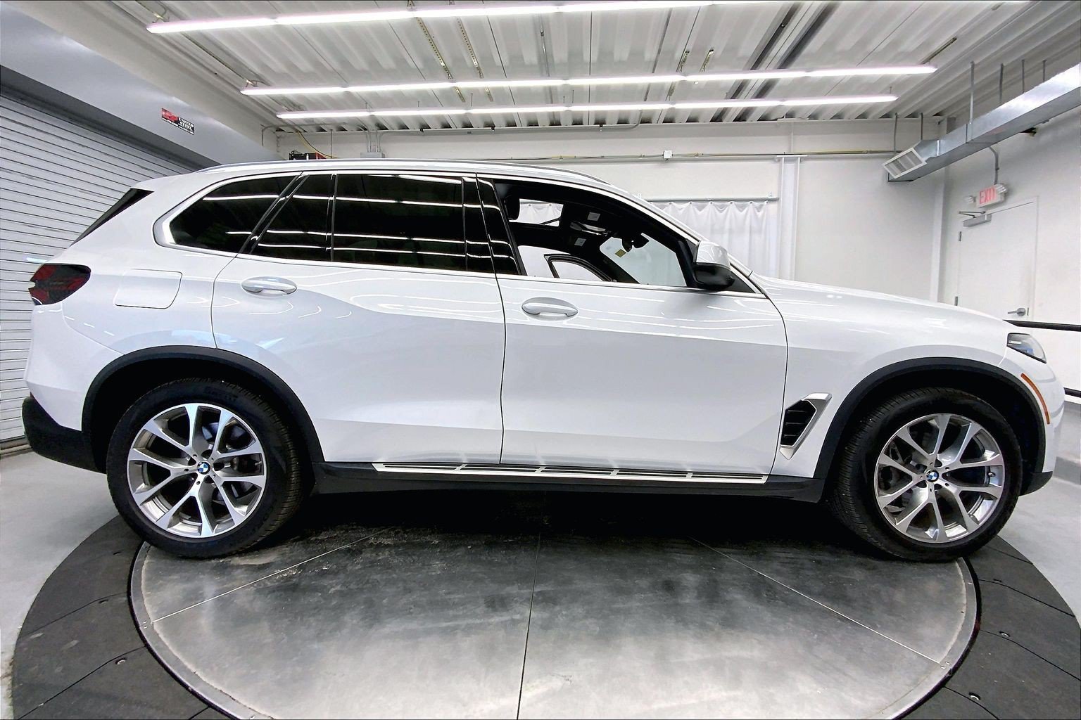 Used 2024 BMW X5 xDrive40i w/ Premium Package AWD/4WD image 8