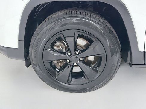 Used 2019 Jeep Cherokee Latitude Plus image 32