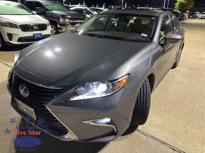 Used 2017 Lexus ES 300h w/ Luxury Package