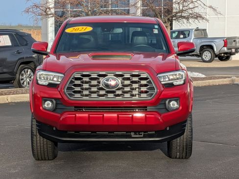 Used 2021 Toyota Tacoma TRD Sport image 2