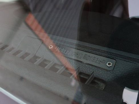 Used 2018 Jeep Wrangler Unlimited Sahara w/ Dual Top Group image 39