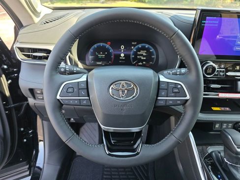 New 2026 Toyota Highlander Platinum AWD/4WD image 30