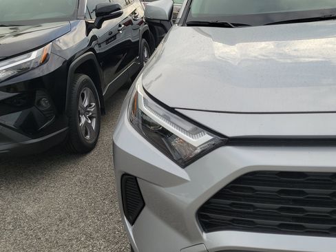 Certified 2025 Toyota RAV4 LE AWD/4WD image 5