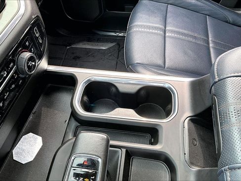 Used 2022 Chevrolet Silverado 1500 High Country w/ High Country Premium Package image 17