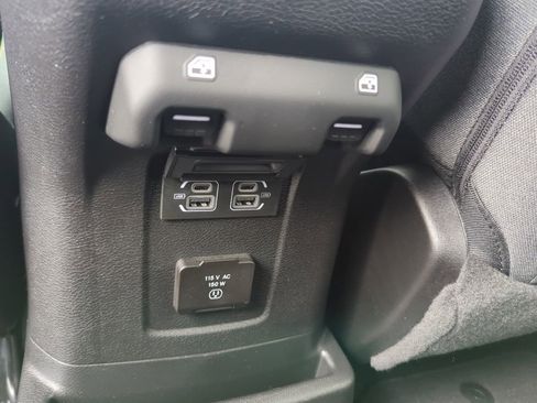 Used 2025 Jeep Wrangler Unlimited Sahara w/ Safety Group AWD/4WD image 36
