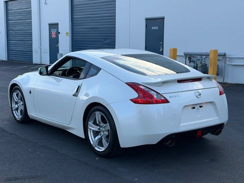 Used 2016 Nissan 370Z Coupe RWD image 3