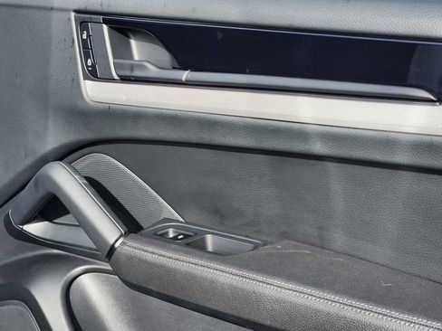 Used 2024 Porsche Cayenne image 21