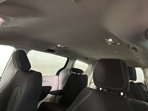 Used 2023 Chrysler Voyager LX FWD image 15