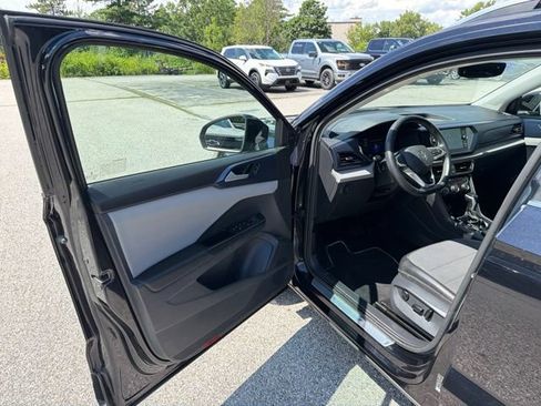 Used 2023 Volkswagen Taos SE w/ Panoramic Sunroof Package AWD/4WD image 18