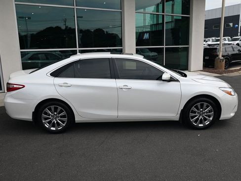 Used 2017 Toyota Camry XLE w/ Moonroof Package FWD image 8