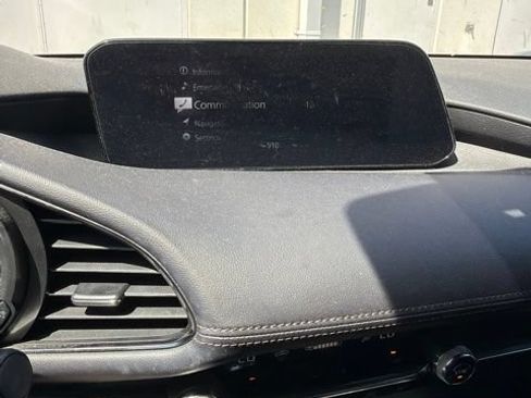 Used 2022 MAZDA MAZDA3 s FWD image 10