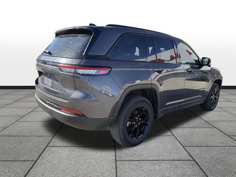 Used 2024 Jeep Grand Cherokee Altitude image 5