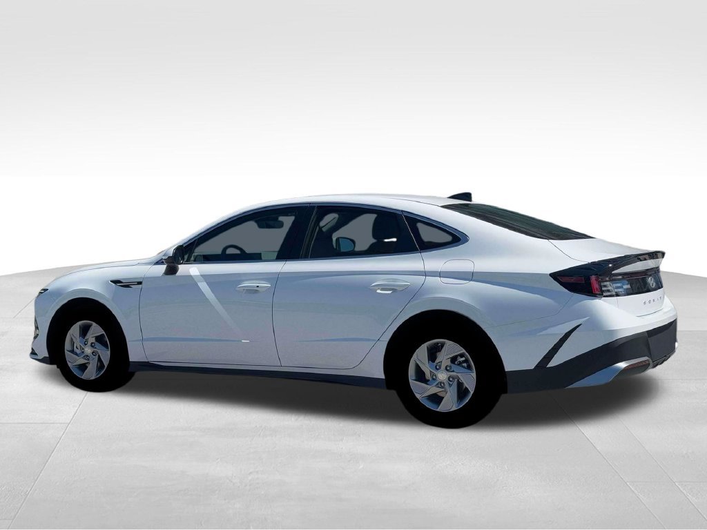 Used 2026 Hyundai Sonata SE FWD image 4