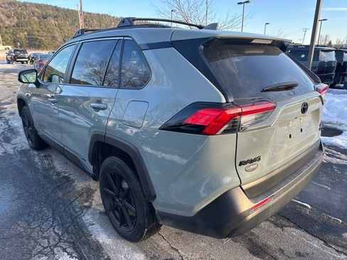 Used 2023 Toyota RAV4 XLE Premium image 3