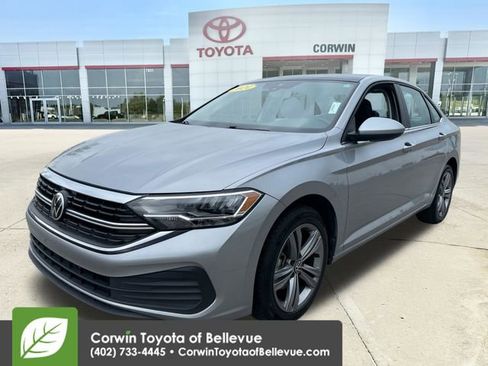 Used 2024 Volkswagen Jetta SE FWD image 7